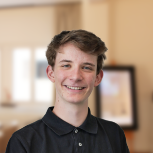 Portrait von Fabian Baumeler, Gebäudeinformatiker in Ausbildung | © 2023 Lehrberufe | Woche-Pass AG