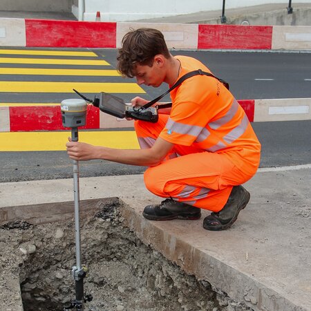 Diverses auf einer Baustelle ausmessen | © 2024 Lehrberufe | Woche-Pass AG