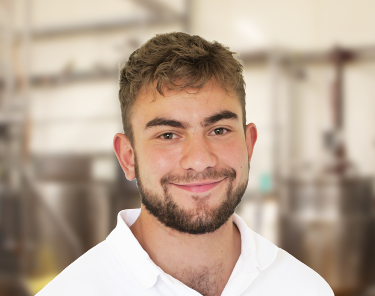 Portrait von Manuel Jenni, Polymechanikerin in Ausbildung | © 2023 Lehrberufe | Woche-Pass AG