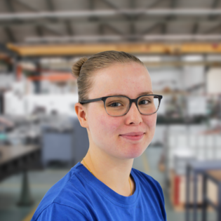 Portrait von Nadina Bühlmann, Polymechanikerin in Ausbildung | © 2023 Lehrberufe | Woche-Pass AG